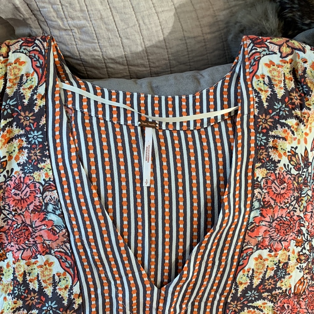 Like new Free people Mix-n-Match Blouse viscose small - Picture 4 of 12